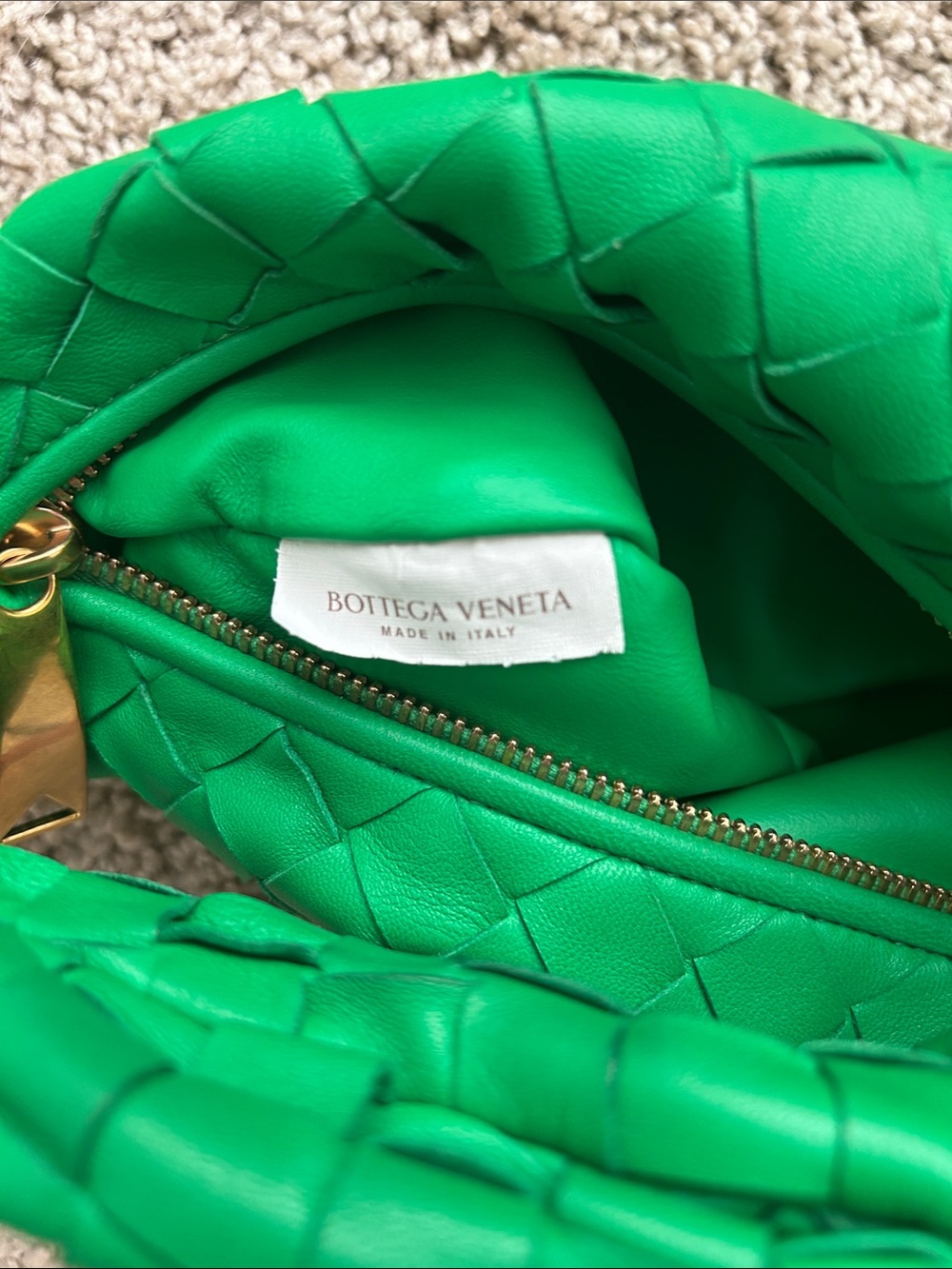Bottega Veneta Knotted Intrecciato Hobo Bag in Bright Green.
NWOT
BEST OFFER - Picture 5 of 6